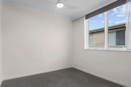 Boutique Park-Side Living in Prestigious St Kilda Hill - Photo 4