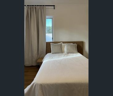 Comfortable Waterfront Home in Miami — Fully Furnished, Includes In... - Photo 2