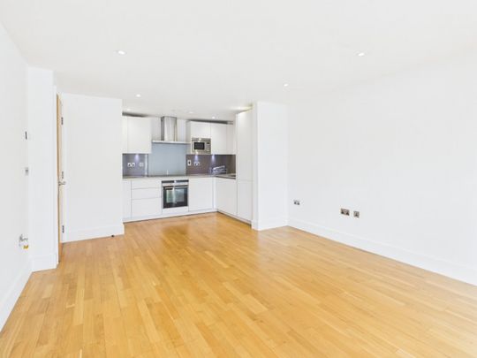 Oakridge Place, 46 Oak End Way, Gerrards Cross,SL9 - Photo 1