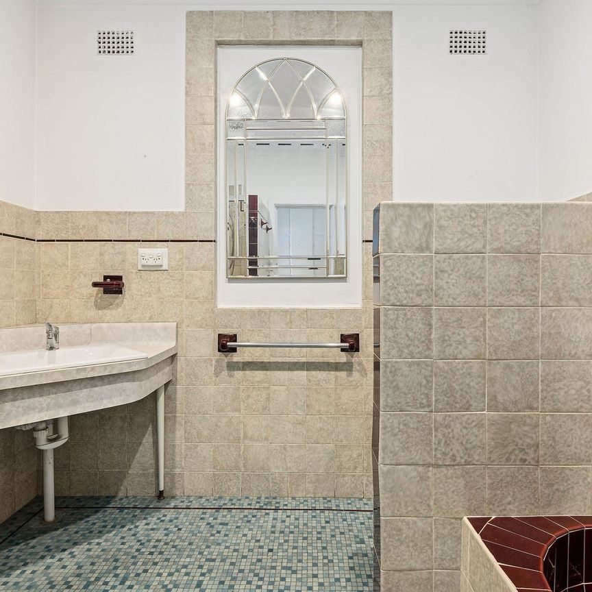 Neat and tidy beachside living - Photo 1