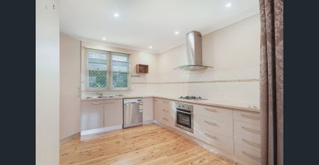 Beautiful Spacious Home Close to Town - Photo 4