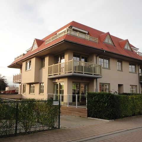 Mooi gemeubeld hoekappartement in prima staat in een kleinschalige residentie met centrale ligging in Oostduinkerke-dorp! - Photo 1