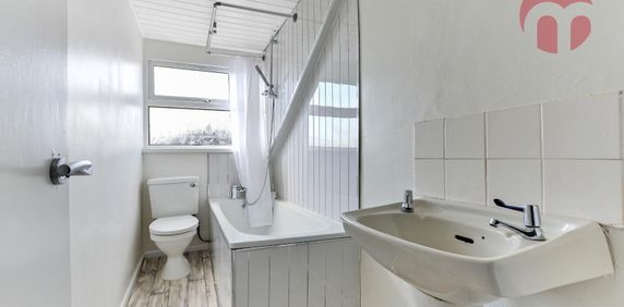 Unit F, 52 Northland Road, Derry - Photo 2