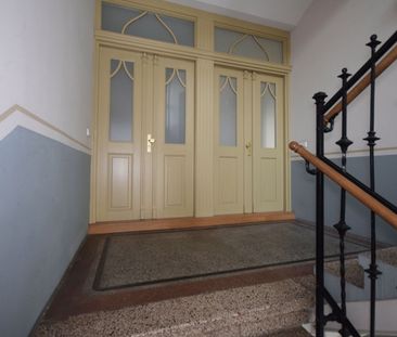 Top-Ausstattung • weiße Stiltüren • Parkett • Aufzug • Balkon • höh... - Foto 6