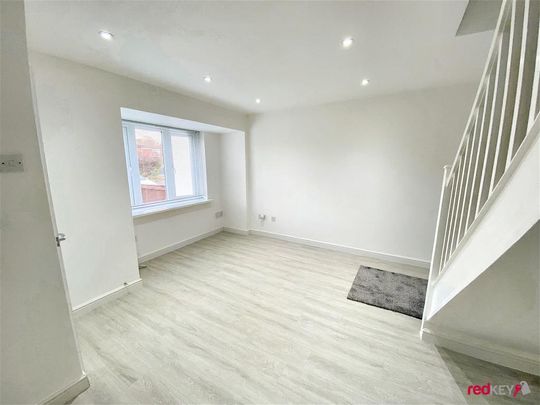 2 bedroom end of terrace house to rent - Photo 1