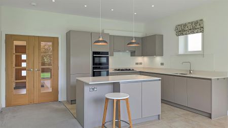 4 Bedroom House - Photo 5