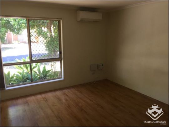 TWO BEDROOMS TOWNHOUSE WITH VINLY FLOOR AND AIR CONDITION - Photo 1