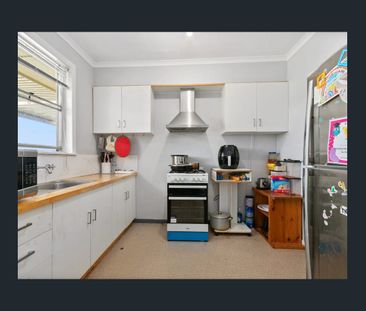 Wonderful 3 Bedroom Home - Photo 5