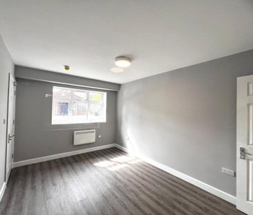 6 bedroom detached house to rent - Photo 3