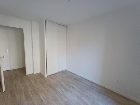 location Appartement T4 DE 76.7m² À BOBIGNY - Photo 2