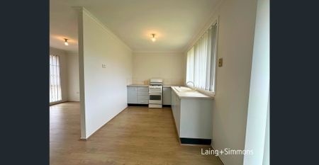 Freshly updated three-bedroom villa - Photo 5