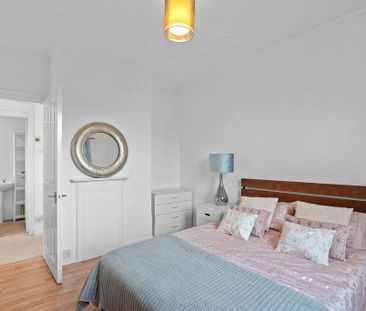 4 bedroom flat to rent - Photo 5