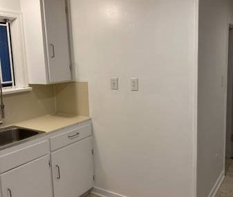 1 bedroom+1 den/ basement suite - Photo 4