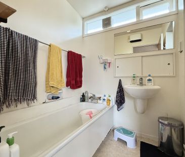 2 Bedroom House in Lower Hutt - Photo 5