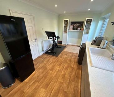 Grove Avenue, Halesowen, B63 - Photo 6