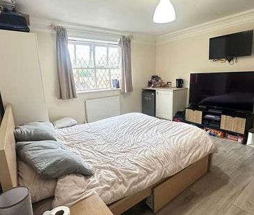 Large Ensuite Room - Wardown Crescent - Furnished - Bills Included,... - Photo 2