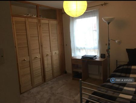 3 bedroom semi-detached house to rent - Photo 3