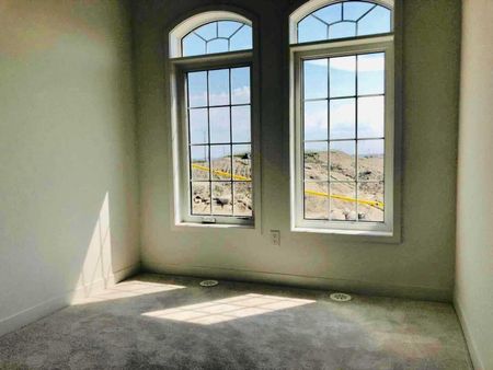 For Lease - 7 Heswall Lane, Newmarket, Ontario - Photo 3