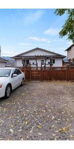 Top floor of house with yard - 2 bed, 1 bath - Photo 3