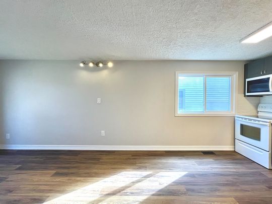 For Lease - 2081B Snow Crescent, Mississauga, Ontario - Photo 1