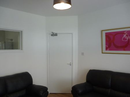 4 bedroom terraced house to rent - Photo 4