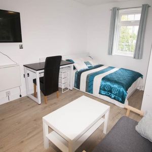 Studio to rent - Photo 2