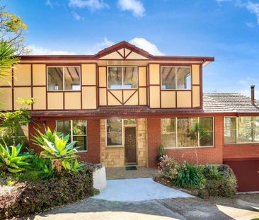 Spacious Family Home with Escarpment Views - Photo 6