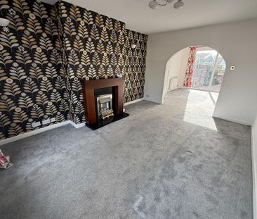 3 bedroom semi-detached bungalow to rent - Photo 2