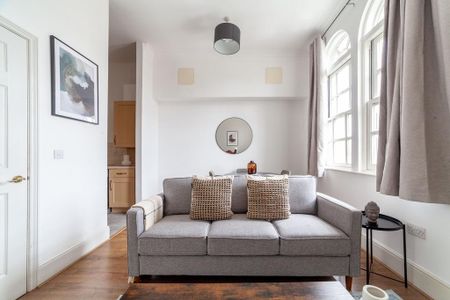 2 bedroom flat to rent - Photo 2