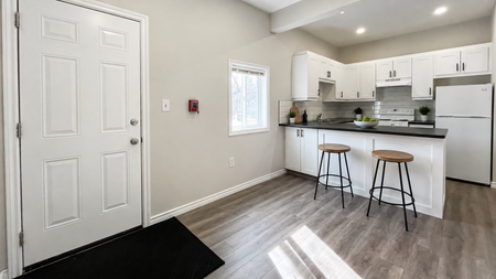 Modern 1 Bed Suite In Mc Cauley | Utilities Included - Photo 4