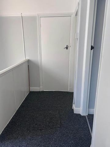 4 bedroom semi-detached house to rent - Photo 5