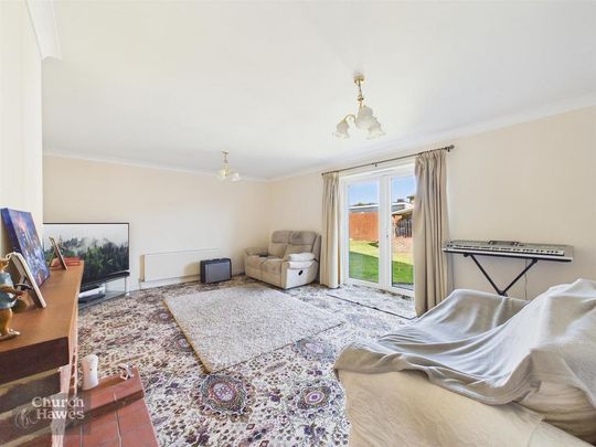 3 bedroom chalet to rent - Photo 1