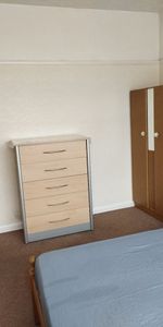 Room in a Shared House, Stockport Road, SW16 - Photo 3