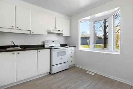 Beaconwood Village Townhomes — Townhouse (3 bedroom) available at 1998 Beaconwood Drive, Ottawa - Photo 5
