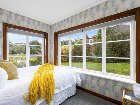 Sunny and Private 3-Bedroom House - Photo 3