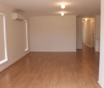 Modern 3 Bedroom Property in Paralowie - Photo 4