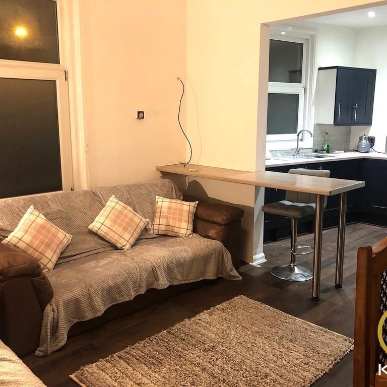 7 bedroom end of terrace house to rent - Photo 1