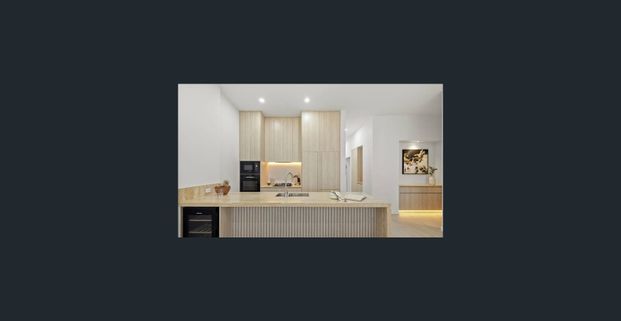 Top-Floor Apartment with River Views & Premium Finishes - Photo 1