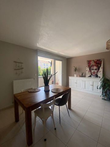 Location Appartement 3 pièces 71m² - Photo 2