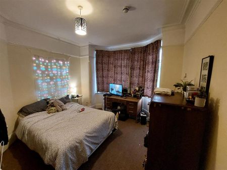 5 bedroom private hall to rent - Photo 2