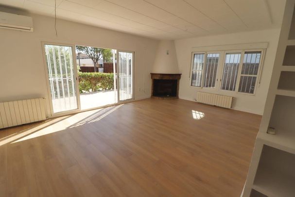 4 bedroom luxury Detached House for rent in Rocafort, Spain - Photo 1