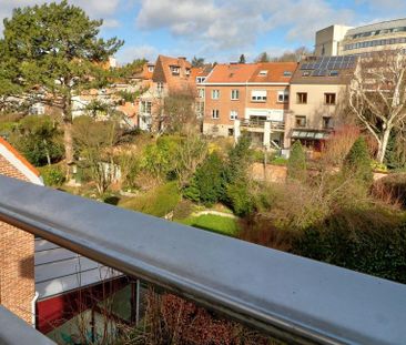 Appartement te huur in Oudergem voor € 1.700 met 3 slaapkamers - Photo 3