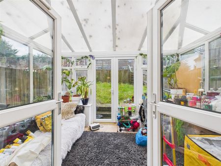 4 bedroom terraced house to rent - Photo 3