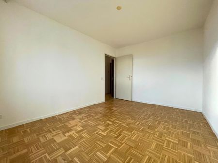 Appartement de 2 pièces au 4ème étage avec vue sur le lac. - Photo 3