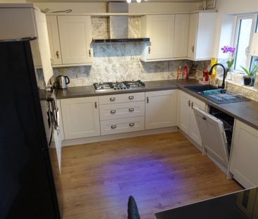 3 bedroom House To Let Total Size: 991 SQ FT - Photo 5