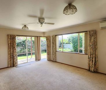 Sunny 3 Bedroom Home - Photo 3