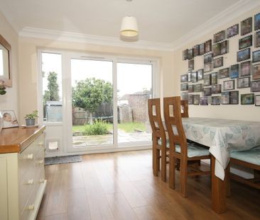 Hermitage Road, Woking - Photo 2