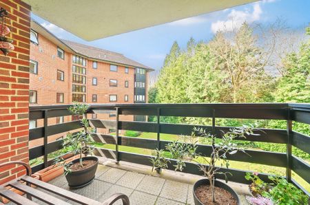 3 Bedroom Flat / Apartment - Glen Eyre Road, Southampton - Photo 3