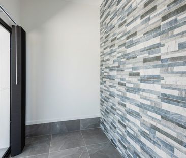 FULLY RENOVATED COASTAL HOME NEAR THE BROADWATER - Photo 2