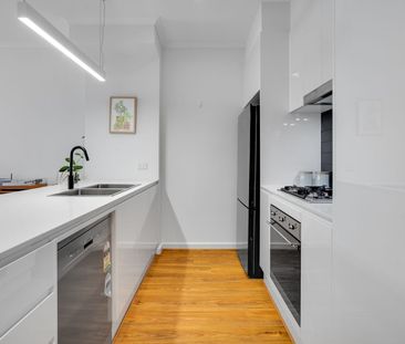 Modern Stylish Two-Storey Residence in Prime Location! - Photo 1